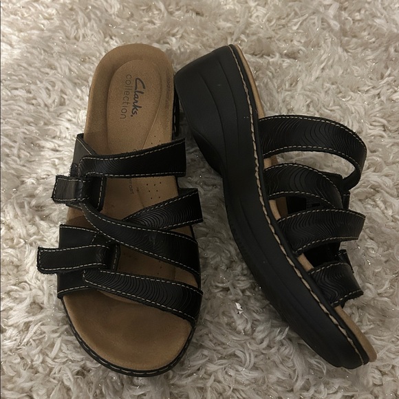 Clarks Black Strappy Slide Sandals - Picture 1 of 3